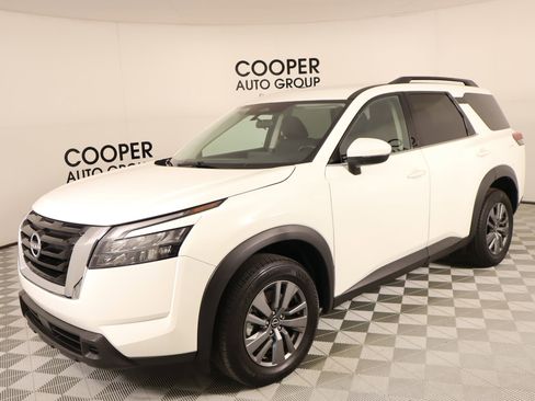 Used 2025 Nissan Pathfinder SV image 10