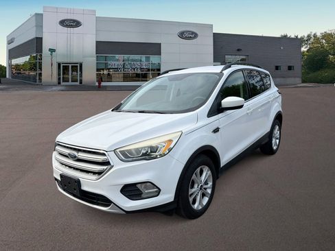 Used 2017 Ford Escape SE w/ Equipment Group 201A FWD image 4
