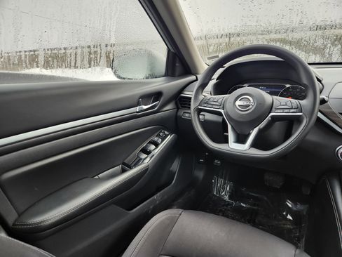 Used 2023 Nissan Altima 2.5 SV FWD image 23