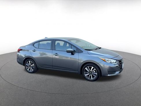 Used 2025 Nissan Versa SV FWD image 2
