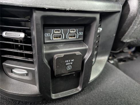 Used 2024 RAM 2500 Laramie AWD/4WD image 16