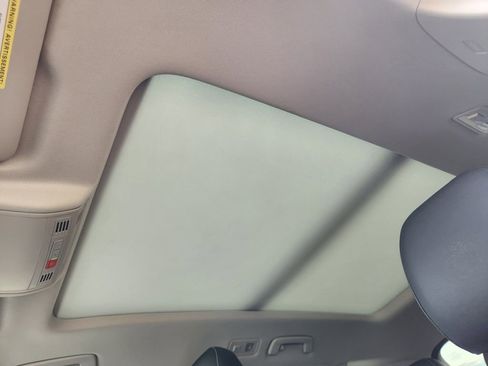 Used 2024 Volkswagen Taos SE image 23