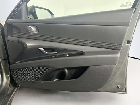 Used 2025 Hyundai Elantra SEL image 34