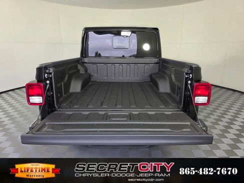 New 2025 Jeep Gladiator Sport image 29