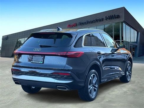 Certified 2025 Audi Q5 Premium w/ 19" Wheel Package image 5