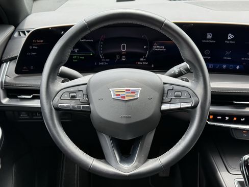 Used 2025 Cadillac XT4 Premium Luxury FWD image 15