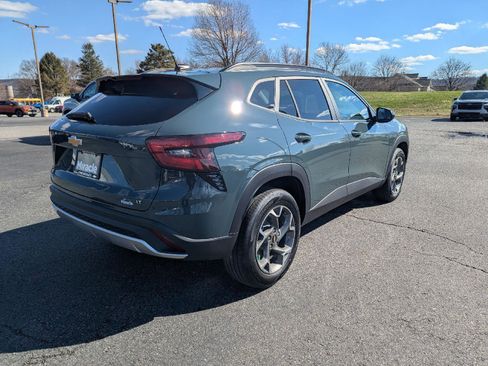 New 2026 Chevrolet Trax LT w/ Sunroof Package image 10