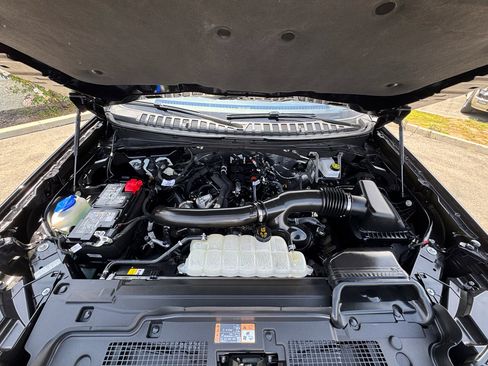 Used 2025 Ford Expedition Platinum AWD/4WD image 32