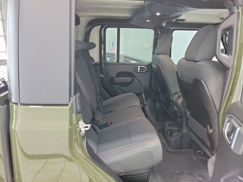 Used 2024 Jeep Gladiator Rubicon w/ Convenience Group image 9