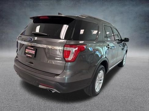 Used 2018 Ford Explorer XLT AWD/4WD image 6