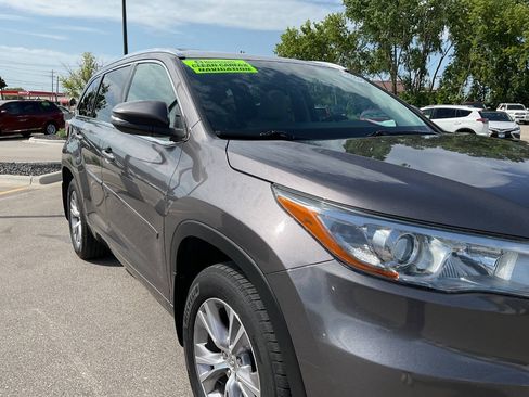 Used 2015 Toyota Highlander XLE AWD/4WD image 11