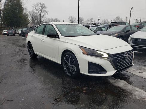 New 2025 Nissan Altima 2.5 SR AWD/4WD image 8