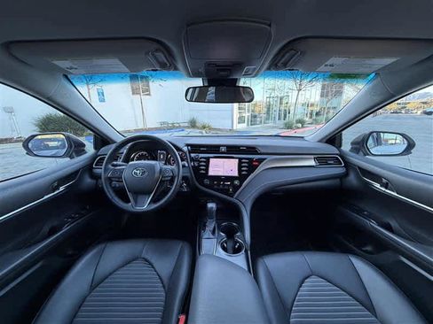 Used 2020 Toyota Camry SE image 8