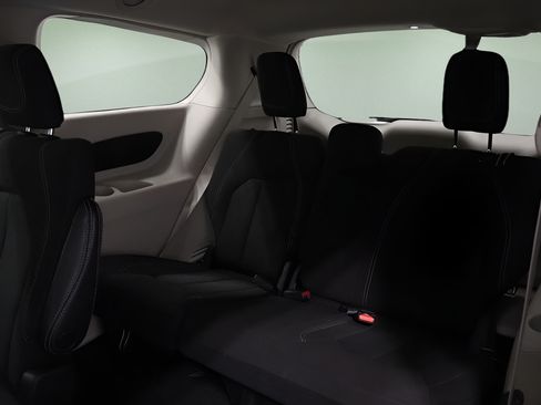 Certified 2023 Chrysler Voyager LX FWD image 13