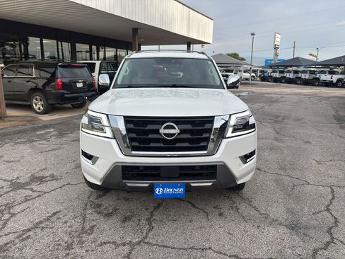 Used 2023 Nissan Armada Platinum w/ Captain's Chairs Package AWD/4WD image 2
