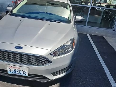 Used 2018 Ford Focus SEL FWD image 2