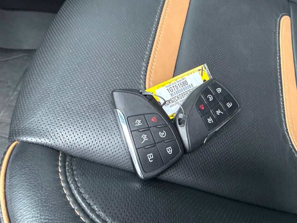 Used 2024 GMC Yukon AT4 w/ Technology Package AWD/4WD image 9