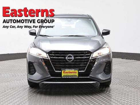 Used 2023 Nissan Kicks S image 2