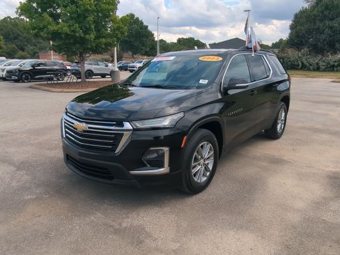 Used 2023 Chevrolet Traverse LT FWD image 5