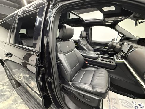 Used 2025 Ford Expedition Max Platinum w/ Stealth Performance Package AWD/4WD image 32