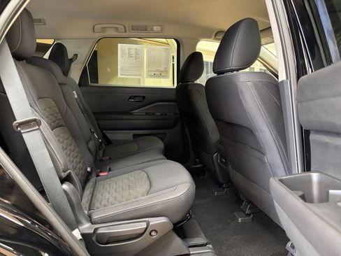 Used 2025 Nissan Pathfinder SV FWD image 28