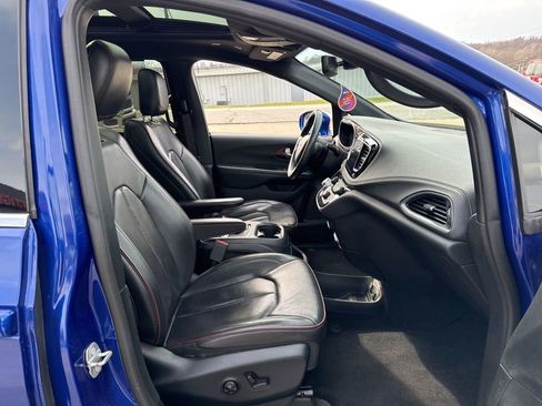 Used 2019 Chrysler Pacifica Limited w/ Advanced Safetytec Group image 45