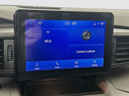 Used 2023 Ford Explorer XLT AWD/4WD image 14