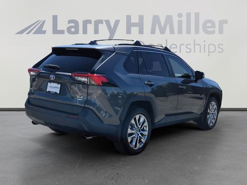 Used 2020 Toyota RAV4 XLE Premium AWD/4WD image 5