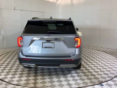 Used 2022 Ford Explorer XLT w/ Equipment Group 202A AWD/4WD image 2