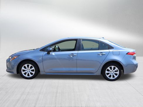Used 2025 Toyota Corolla LE FWD image 4