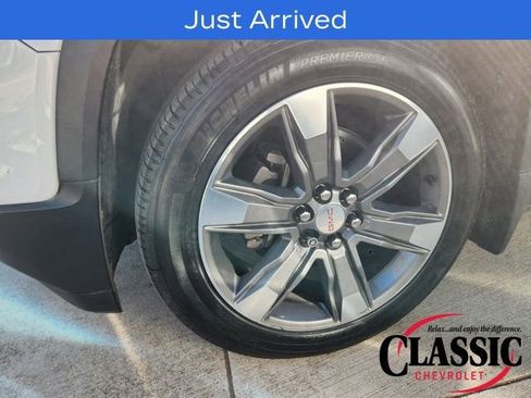 Used 2018 GMC Acadia SLT image 17