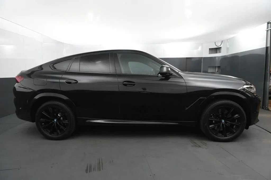 Used 2021 BMW X6 M50i AWD/4WD image 6