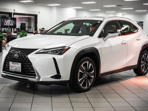 Used 2019 Lexus UX 200 image 2