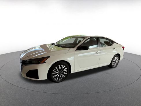 Used 2025 Nissan Altima 2.5 SV FWD image 7