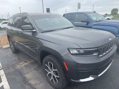 Used 2025 Jeep Grand Cherokee L Limited AWD/4WD image 4