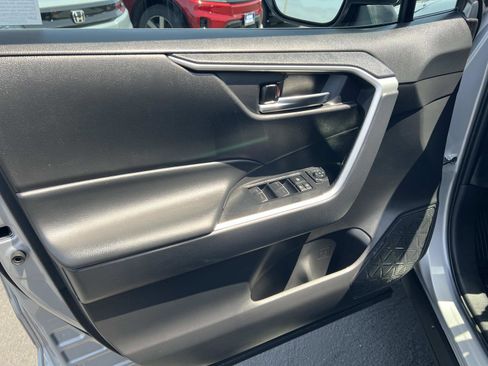Used 2024 Toyota RAV4 XLE FWD image 6