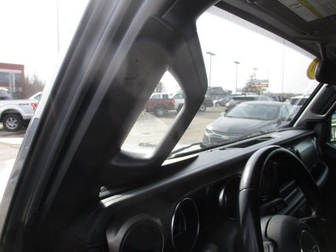 Used 2020 Jeep Gladiator Sport w/ Quick Order Package 24S image 23