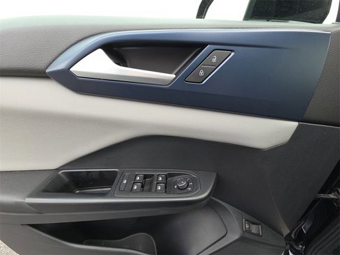 Used 2023 Volkswagen Taos SE image 13