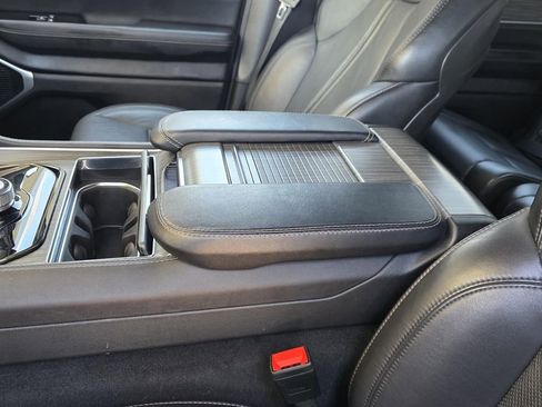 Used 2024 Jeep Wagoneer Series II w/ Flexible Seating Group RWD image 8