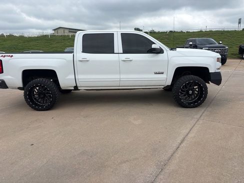 Used 2018 Chevrolet Silverado 1500 LT w/ Texas Edition AWD/4WD image 5