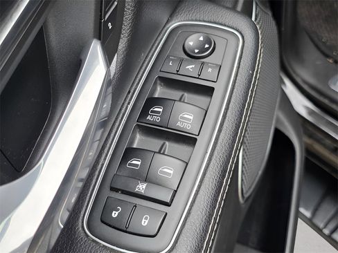 Used 2019 RAM 1500 Laramie image 33