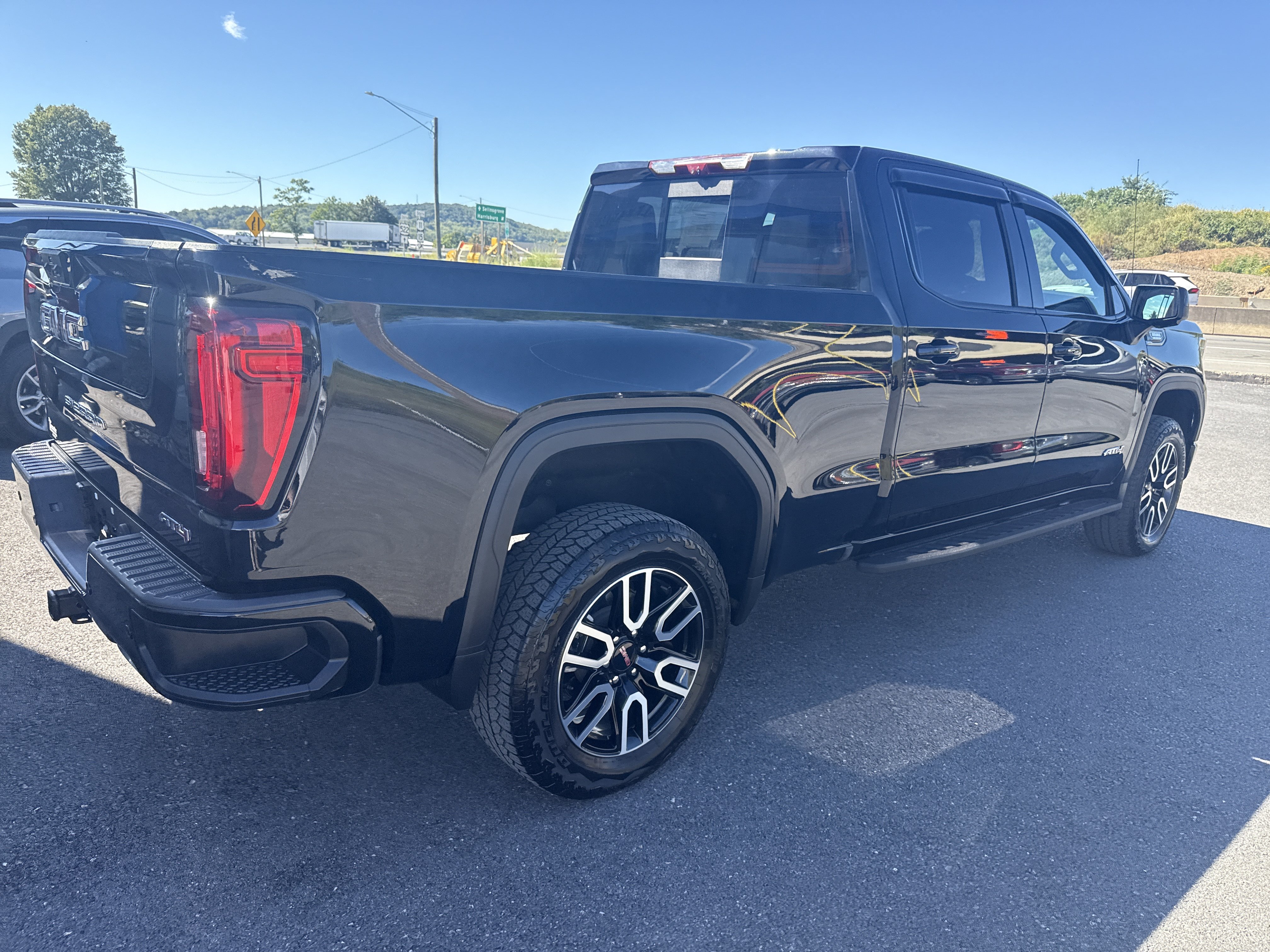 Used 2025 GMC Sierra 1500 AT4 w/ AT4 Premium Package AWD/4WD image 3