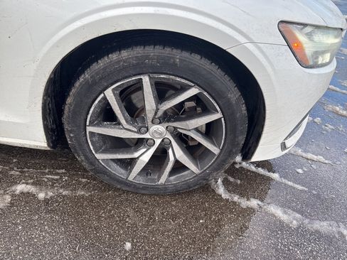 Used 2020 Volvo S60 T5 Momentum image 4