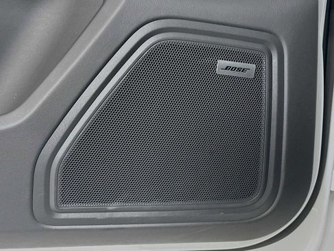 Certified 2025 Porsche Macan image 12