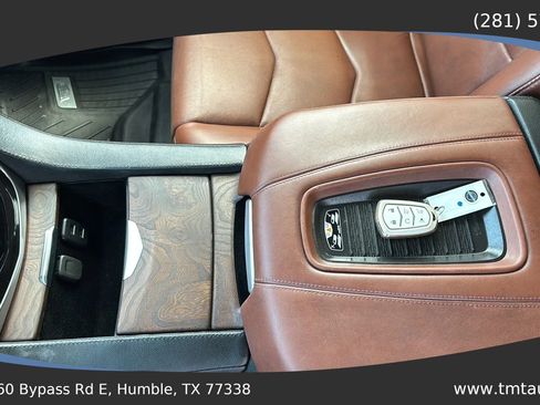 Used 2018 Cadillac Escalade Premium Luxury RWD image 19