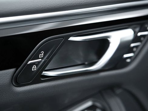 New 2026 Porsche Macan Turbo AWD/4WD image 25