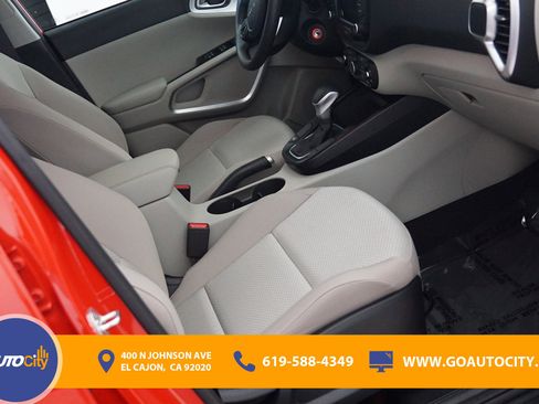 Used 2022 Kia Soul LX image 8