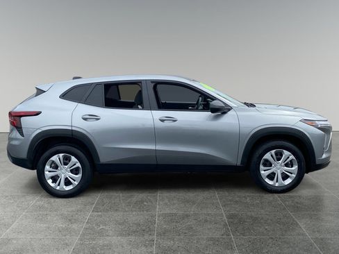 Used 2025 Chevrolet Trax LS FWD image 6