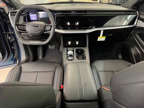 Used 2024 Jeep Wagoneer Launch Edition image 10