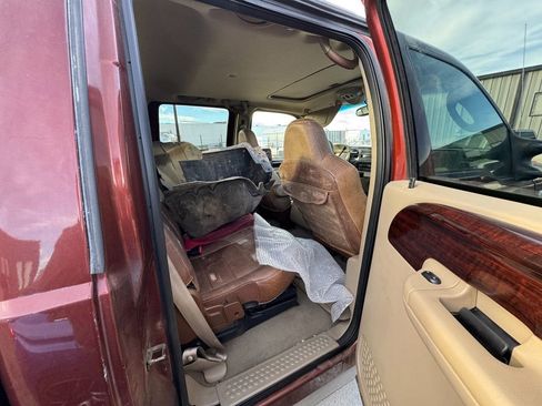 Used 2005 Ford F350 Lariat image 12